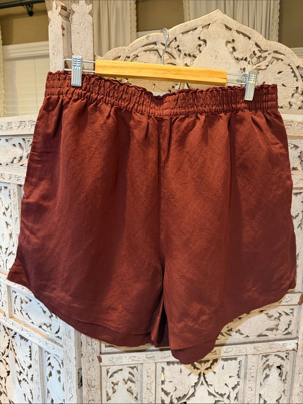 H&M Linen Blend Women's Elastic-Waist Shorts in Brick Red